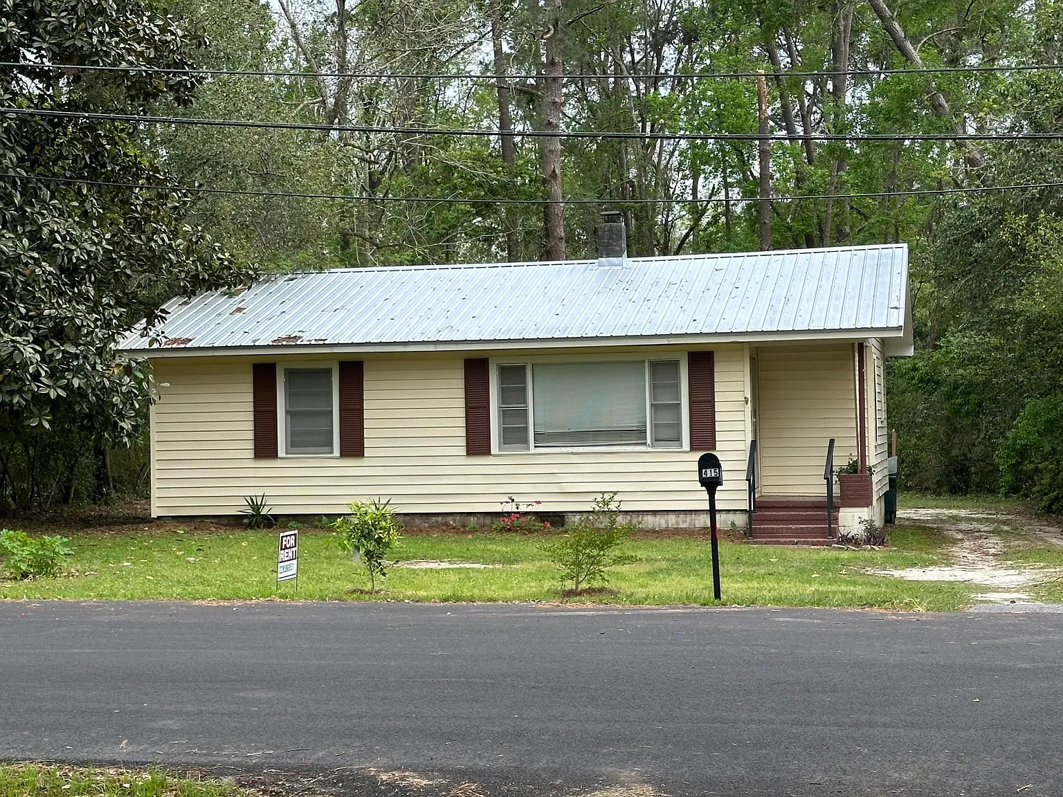 415 Canna Dr — Photo 1