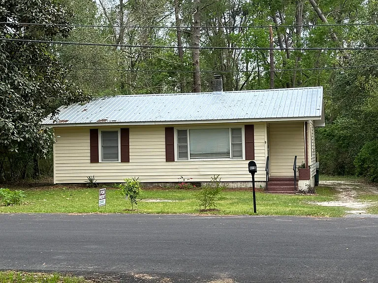 415 Canna Dr — Photo 3