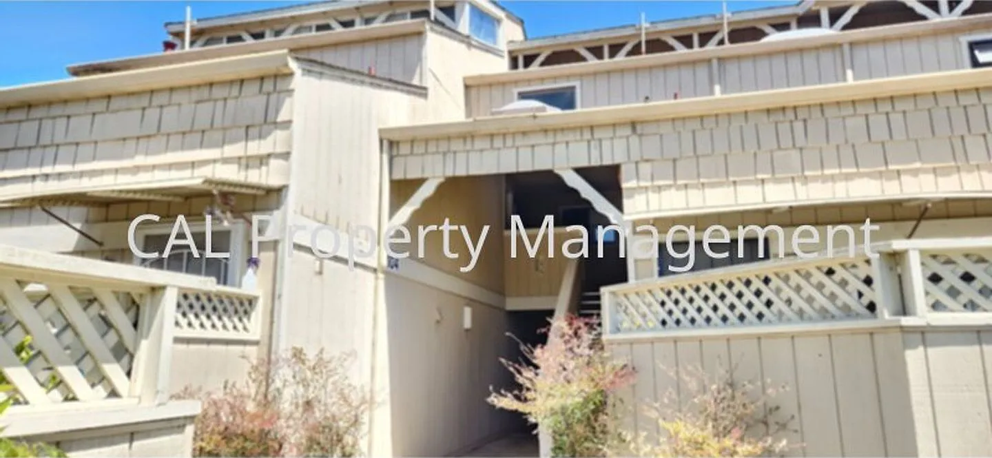 1 Bed/ 1.5 Bath Condo! — Photo 3