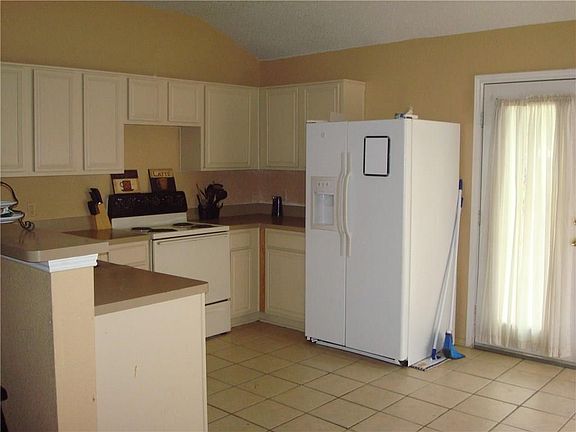 4th image of 10219 Blackjack Oaks Dr
