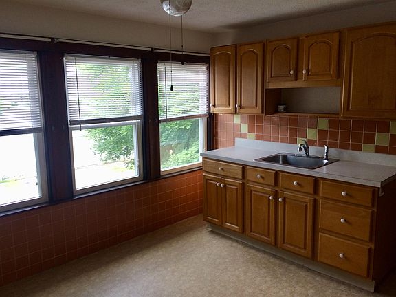 Three windows in the kitchen!