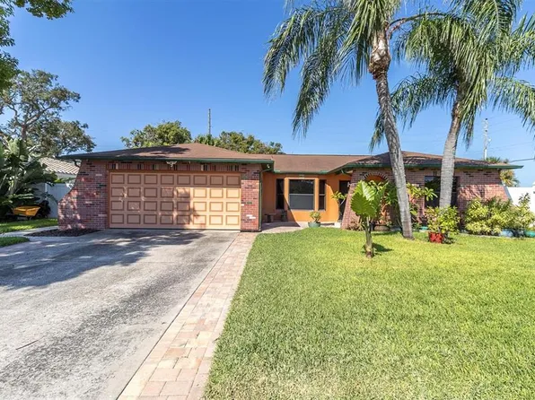 6812 Hills Dr, New Port Richey, FL 34653