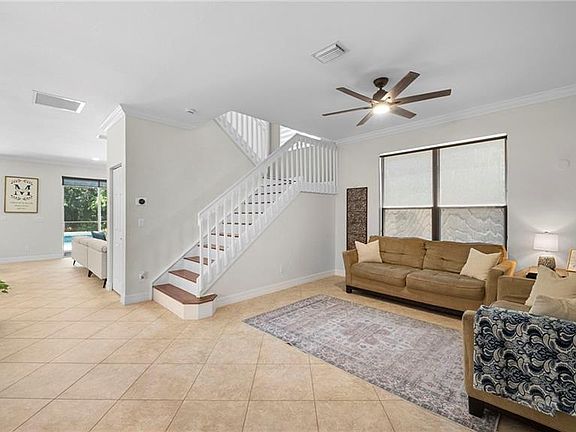 2nd image of 1324 Triandra LN