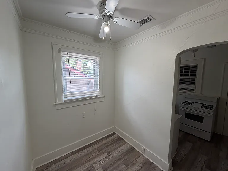 1006 E 40th St #B — Photo 13