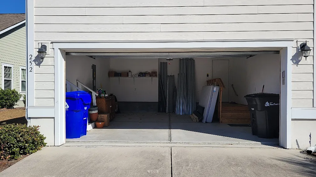 4 bed, 2200 sqft, $4,000 — Photo 3
