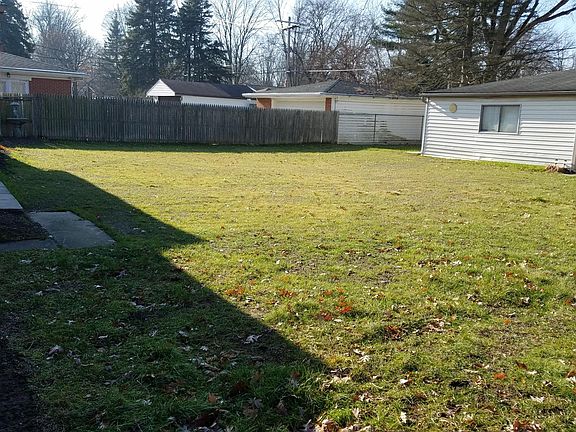 5th image of 22355 Tredwell Ave