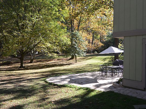 2nd image of 3203 Cobb Hill Ln