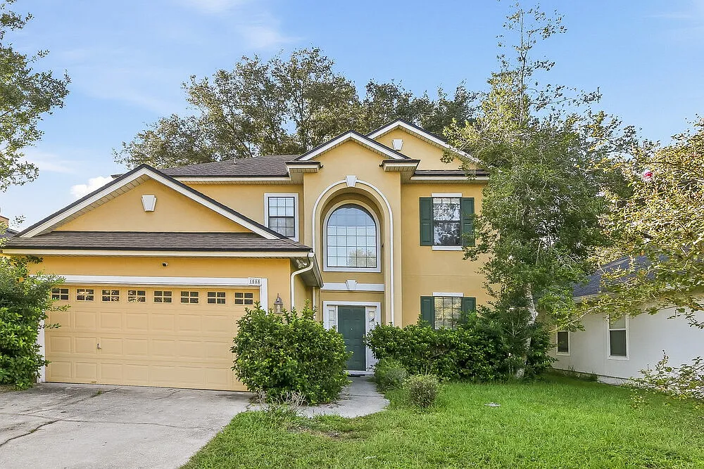4 bed, 3.0 bath, 2160 sqft, $2,600 — Photo 1