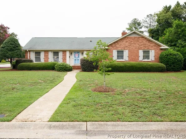 2630 Mirror Lake Dr, Fayetteville, NC 28303