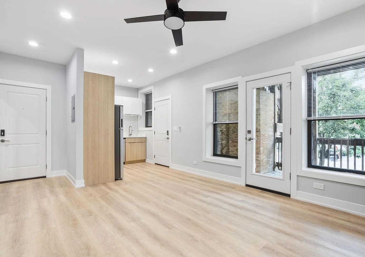 2 bed, 500 sqft, $2,400 — Photo 3