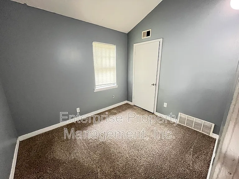 401 N Manassas St — Photo 5