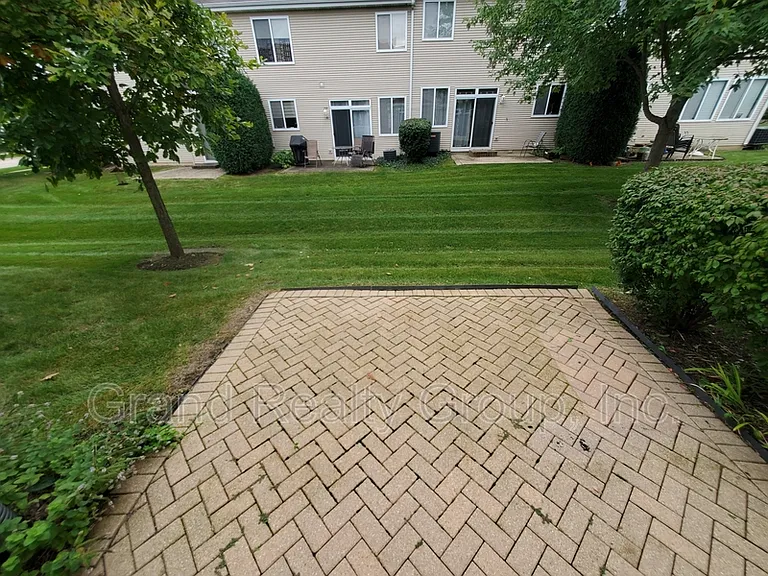 2265 W Bentley Ln — Photo 14