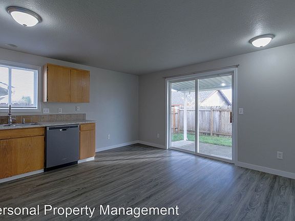 4th image of 17020 NE 19th St