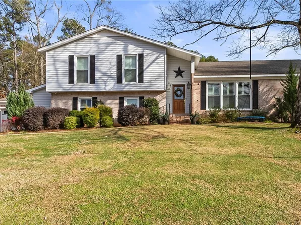 4221 Harper Cir, Northport, AL 35473