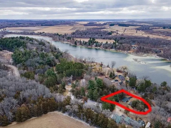 W5640 Cedar Trl, Neshkoro, WI 54960