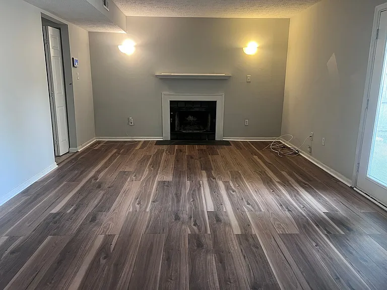 1125 Old Denbigh Blvd — Photo 7