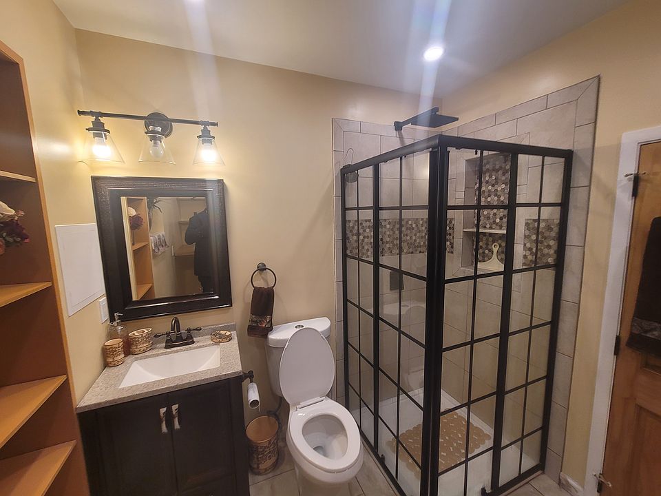 1st image of 266 Burr Rd #1
