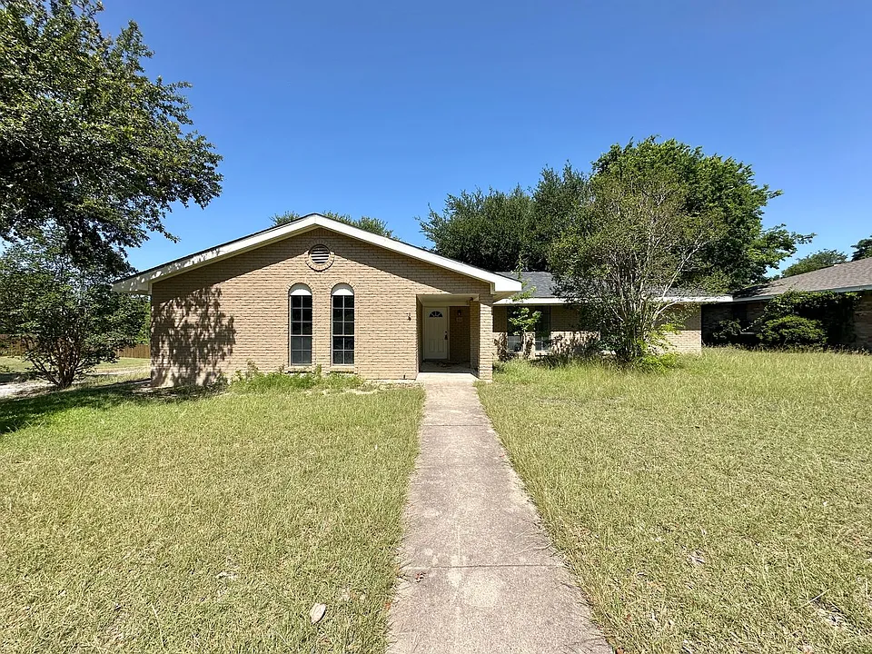 3822 Valley View Dr