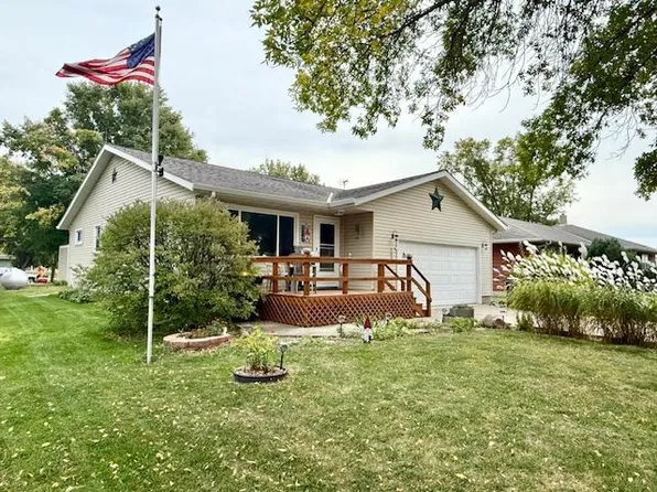 305 Oak St, Lucan, MN 56255