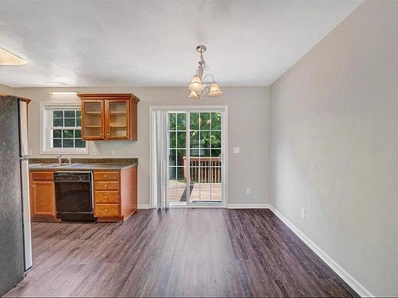 3rd image of 615 Morrison Ave