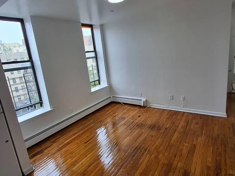 1679 Southern Blvd — Photo 3