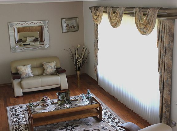 3rd image of 7845 Woodstock Dr