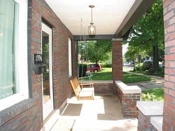 3rd image of 1996 Bellevue Ave