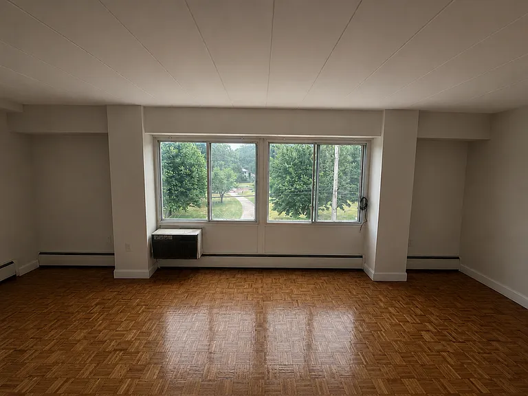Blackstone Apartments — Photo 16