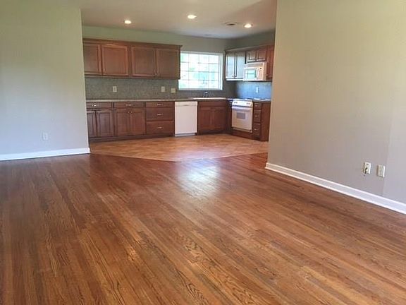 4th image of 1301 Rolling Hills Dr S