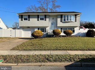 25 Sycamore Dr, Burlington, NJ 08016