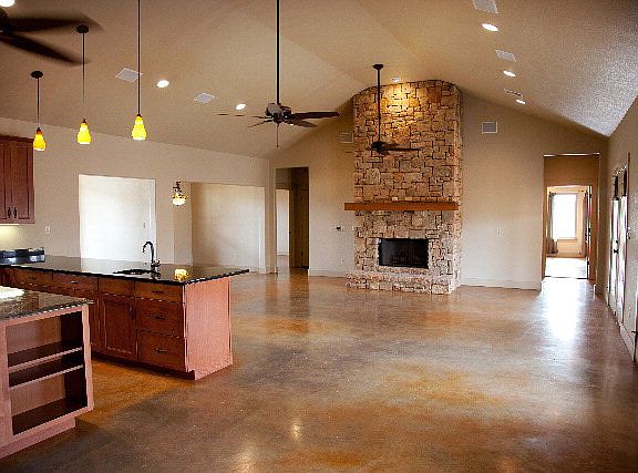 3rd image of 105 Big Bend Ln