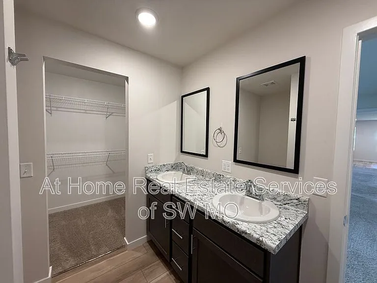 415 W Oak Lawn St — Photo 11