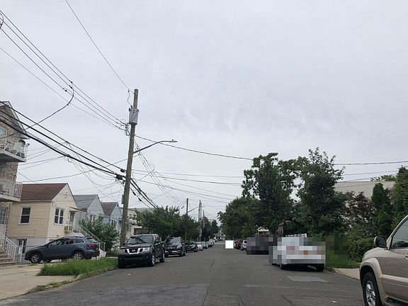4th image of 262 Davis Ave