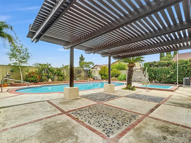 16560 Elm Haven Dr — Photo 25