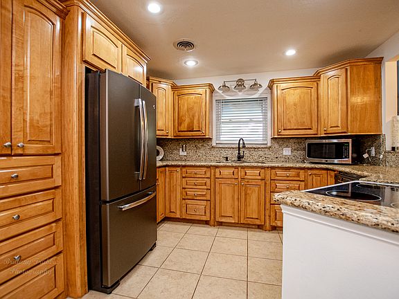 5th image of 1132 Pinecrest Dr