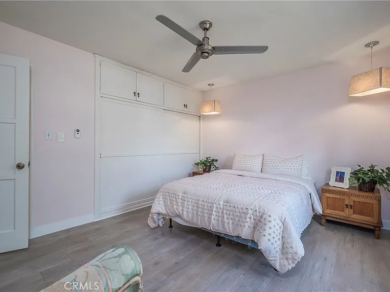 114 E Dexter St — Photo 13