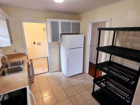 5th image of 528 Henderson Dr