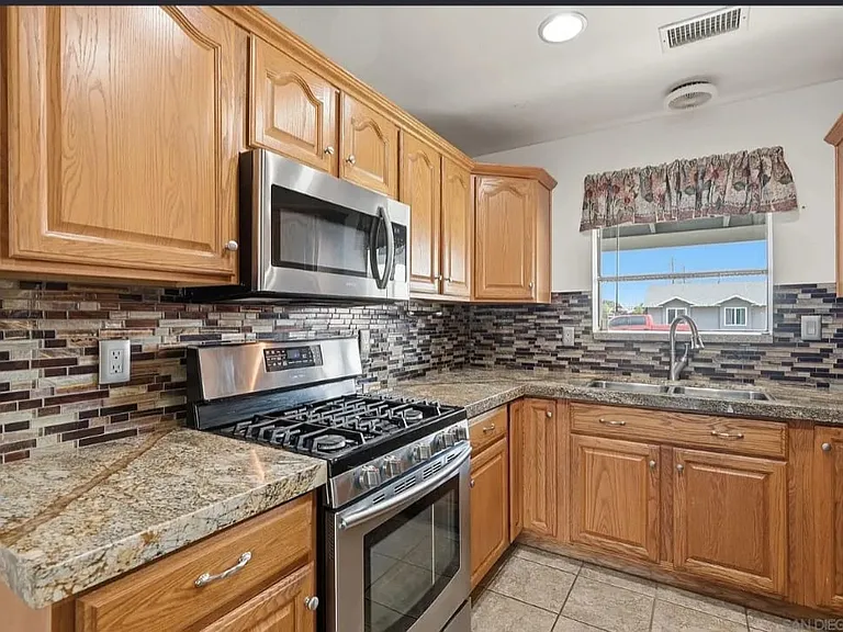 936 Spinel Ave — Photo 7
