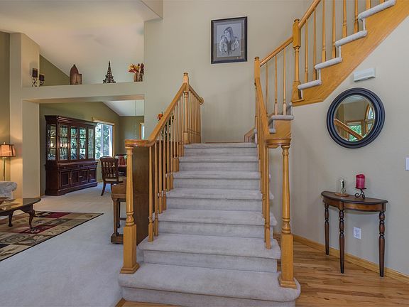 3rd image of 385 Golden Eagle Dr