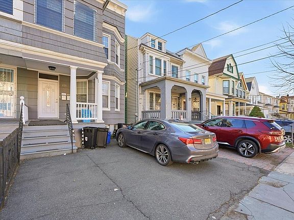 2nd image of 239 Harrison Ave Unit 2