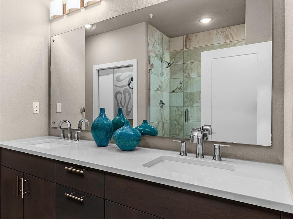 2nd image of 6618 E Lowry Blvd Unit 211