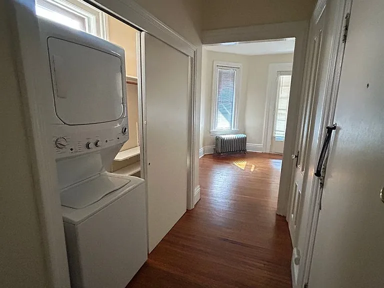 52 Rowley St — Photo 11
