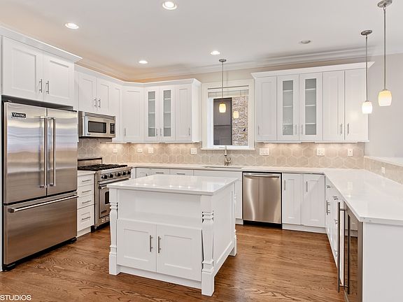 5th image of 3312 N Kenmore Ave APT 1