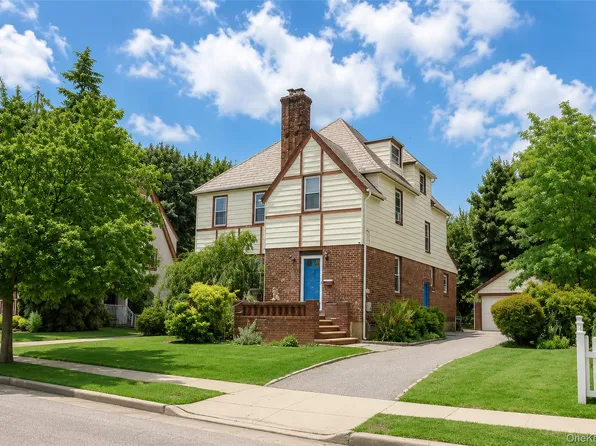42 Mead Street, Hempstead, NY 11550