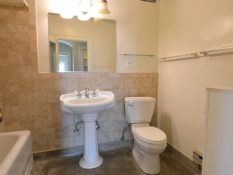 Townhouse Apartments — Photo 12