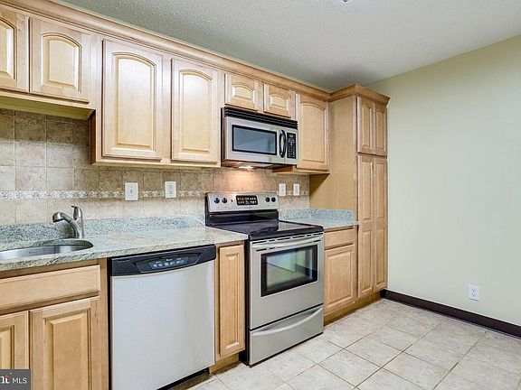 2nd image of 309 Yoakum Py #914