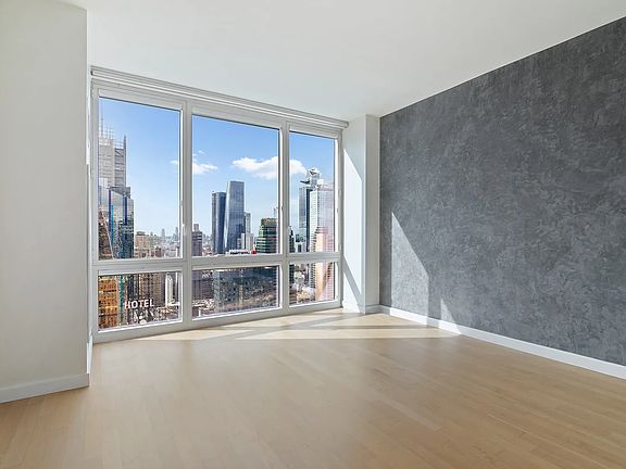 4th image of 247 W 46th St APT 4003