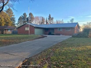3525 S Aragon Dr, Lansing, MI 48906