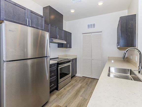 2nd image of 925 W Lathrop Rd #218