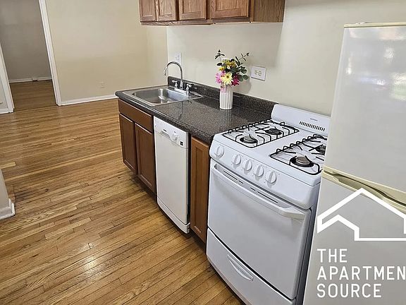 3rd image of 925 W Waveland Ave #1A